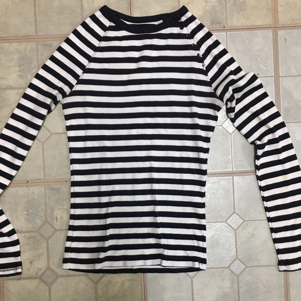 (170) Black and White Striped Long Sleeve